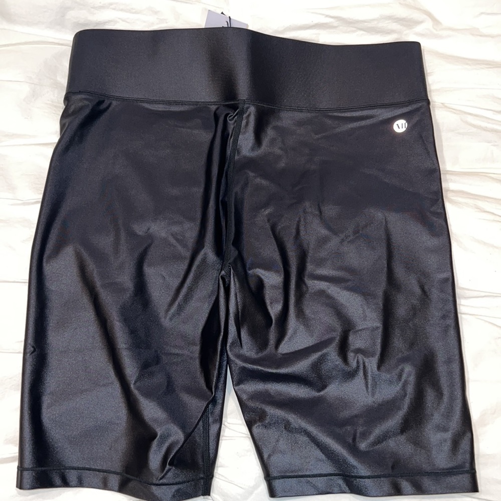 BANDIER ALL ACCESS CENTER STAGE BIKER SHORTS IN BLACK SHINE - Picture 5 of 6